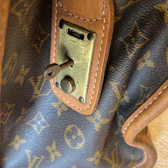 Louis Vuitton Travel Bag. - Picture 12 of 12
